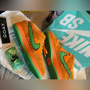 Sb dunk greatful bear orange